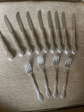 Oneida Cantata Stainless Flatware Dinner Forks & Knives